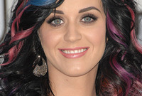Katy-perrys-colorful-makeup-side